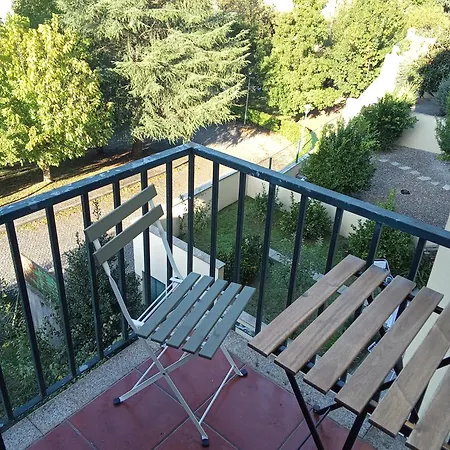 شقة With Balconies And Garden *