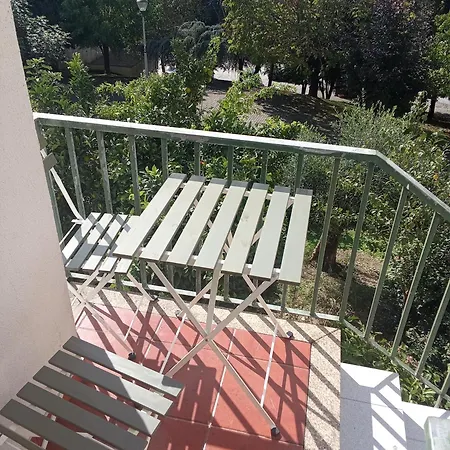 With Balconies And Garden شقة *