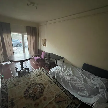 With Balconies And Garden شقة