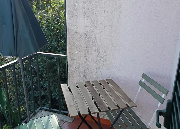 Lägenhet With Balconies And Garden *