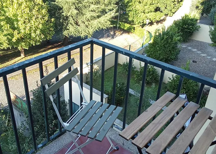 Lägenhet With Balconies And Garden *