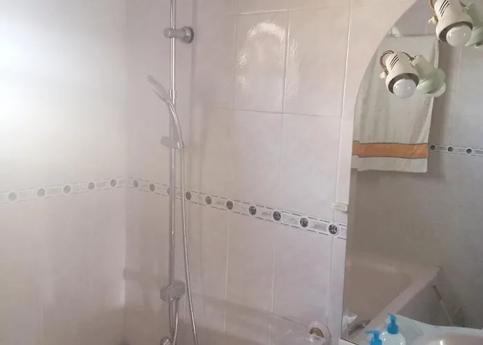 Lägenhet With Balconies And Garden Amarante