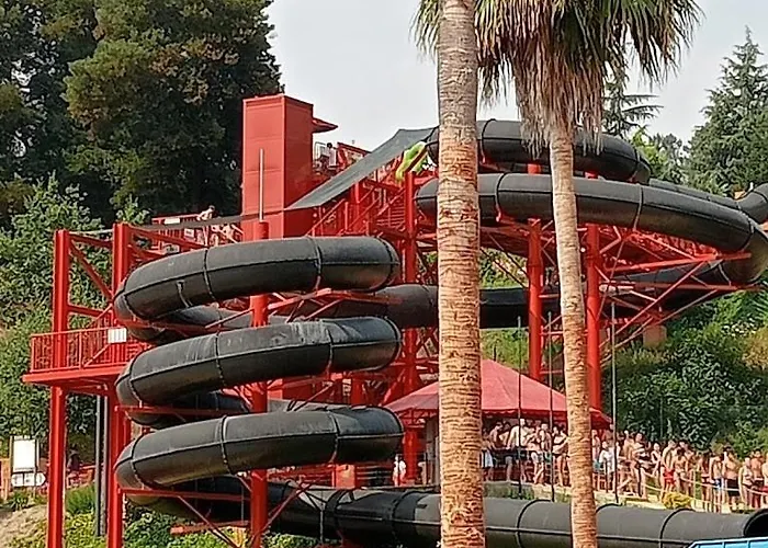 Lägenhet With Balconies And Garden *