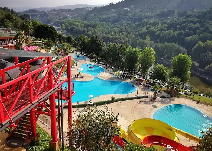 With Balconies And Garden Lägenhet *