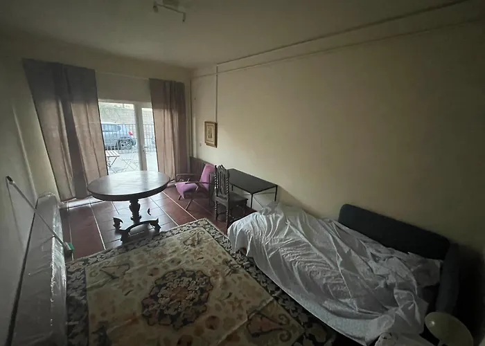 With Balconies And Garden Lägenhet