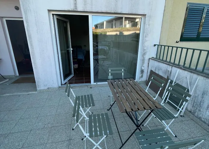 With Balconies And Garden Lägenhet *